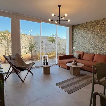 Apartman New Apartment, Terrace, Pool, Walk To *
