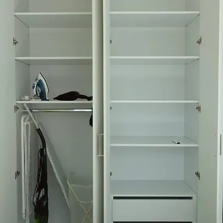 New Apartment, Terrace, Pool, Walk To Apartman