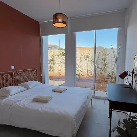 New Apartment, Terrace, Pool, Walk To Apartman Paralímni
